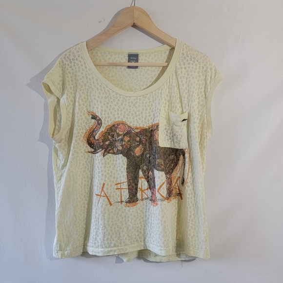 Hering AFRICA Elephant Graphic Tee Sz M Yellow Tan Short Sleeve Sheer Safari - Picture 10 of 10
